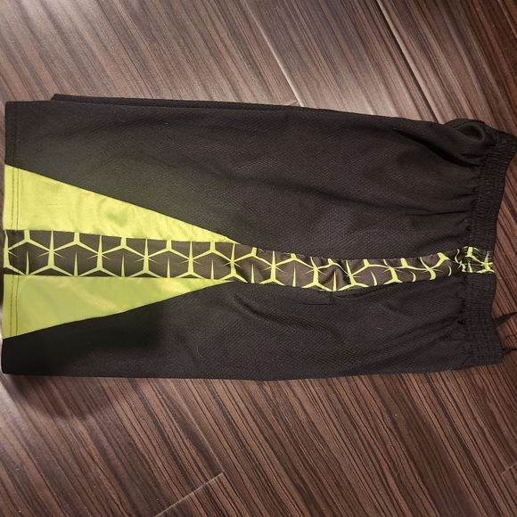 CS Sport Boys Basketball Short - size 18/20 - Picture 4 of 6